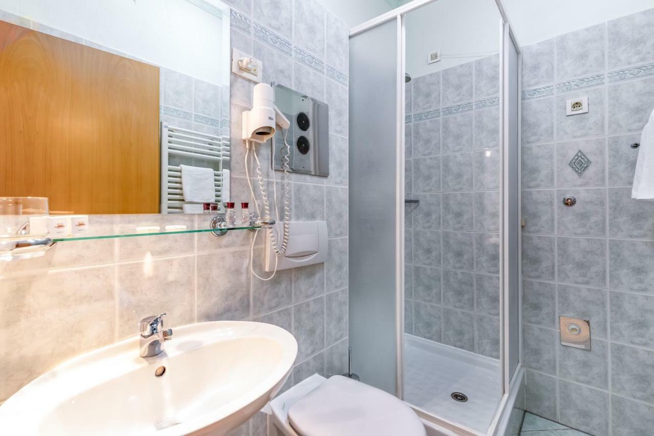 Hotel Galeb Opatija Ngoại thất bức ảnh